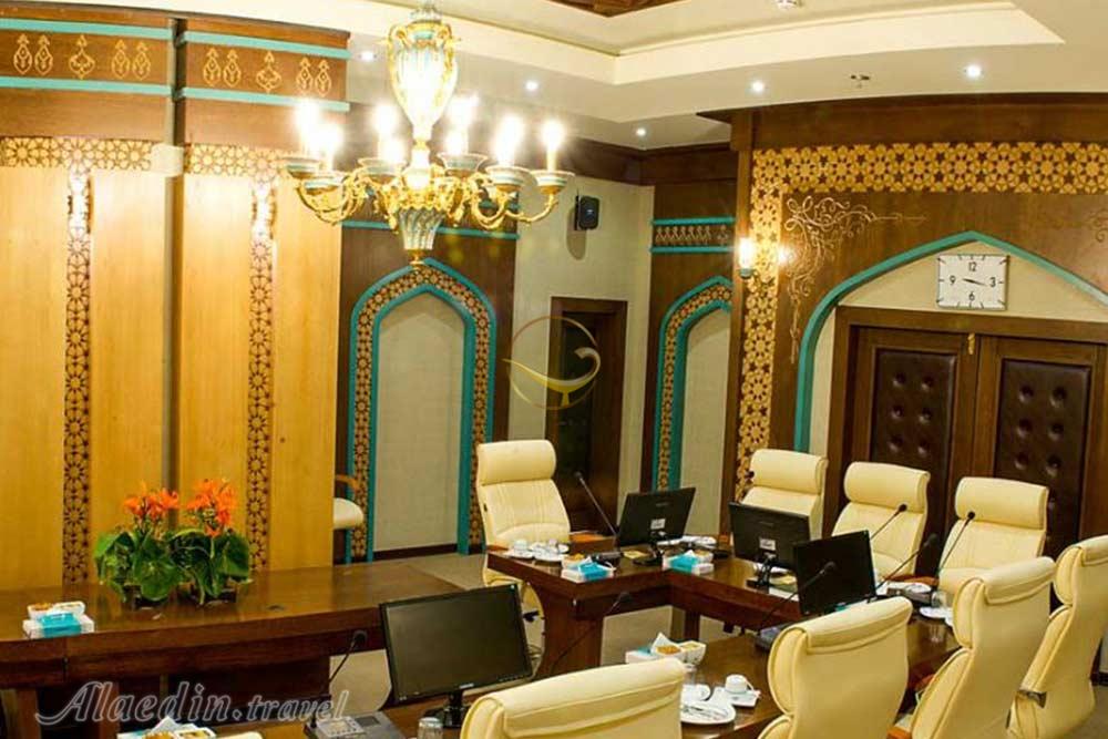 سالن کنفرانس اصلی هتل مدینه الرضا مشهد | علاءالدین تراول