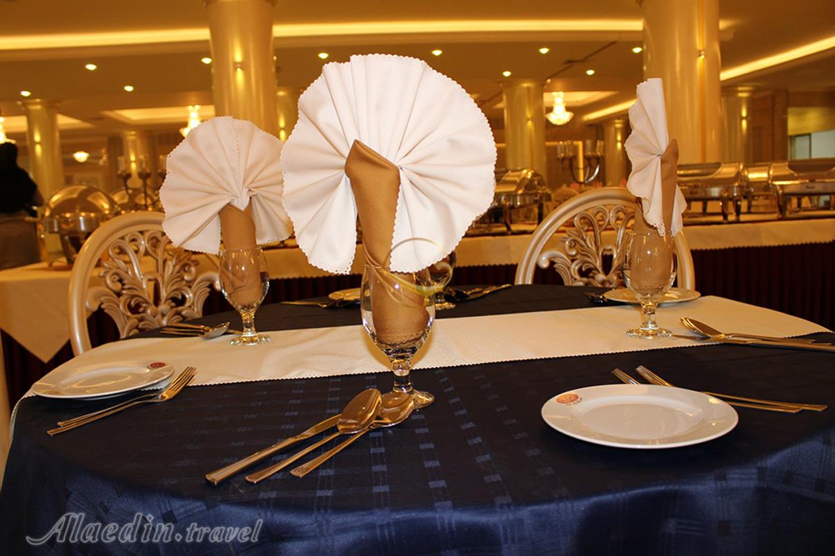 سالن طلایی هتل پارک حیات مشهد | علاءالدین تراول