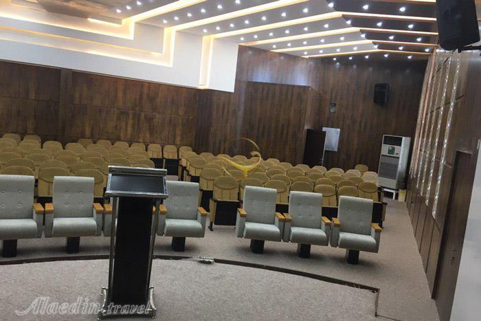 سالن آمفی تئاتر هتل ارم قشم | علاءالدین تراول