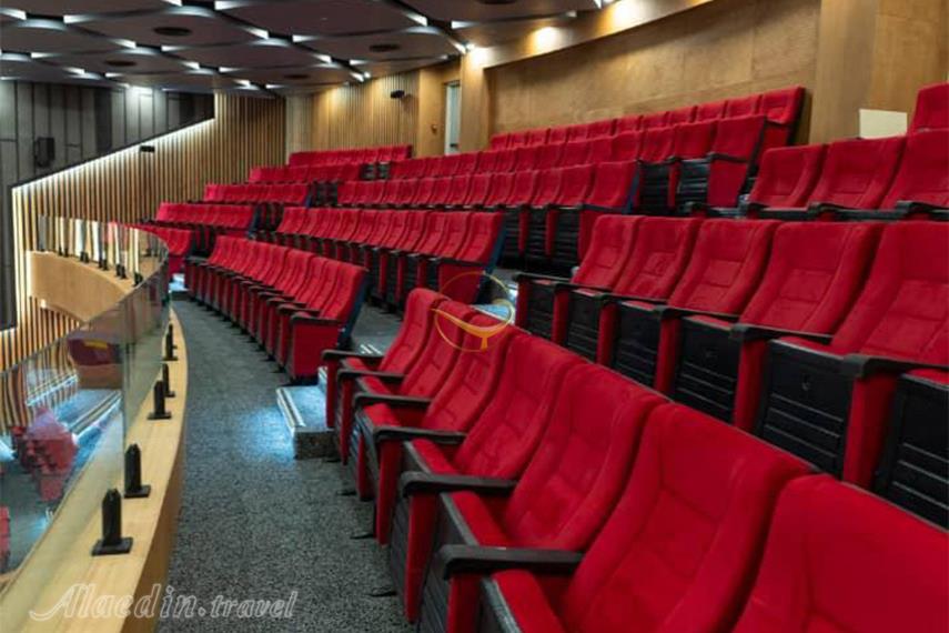 سالن آمفی تئاتر هتل پارسیان رامسر | علاالدین تراول