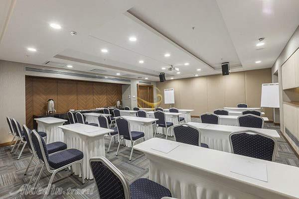 سالن پروین هتل لاله پارک تبریز