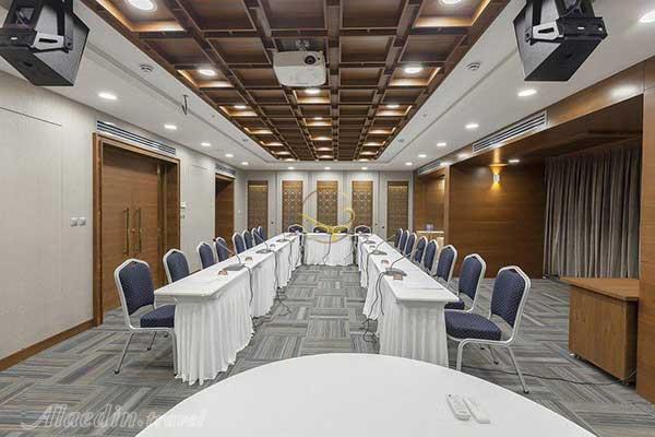 سالن صائب هتل لاله پارک تبریز