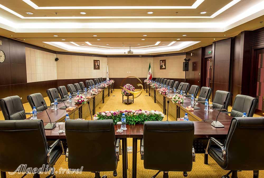 سالن های هتل پارسیان آزادی تهران | علاءالدین تراول