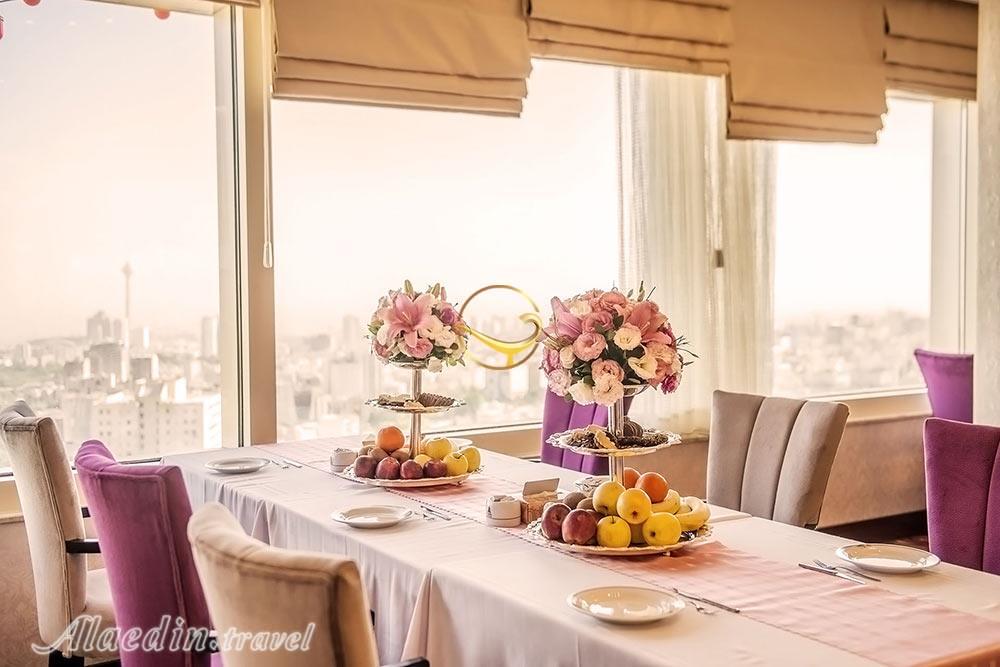 سالن های هتل پارسیان آزادی تهران | علاءالدین تراول