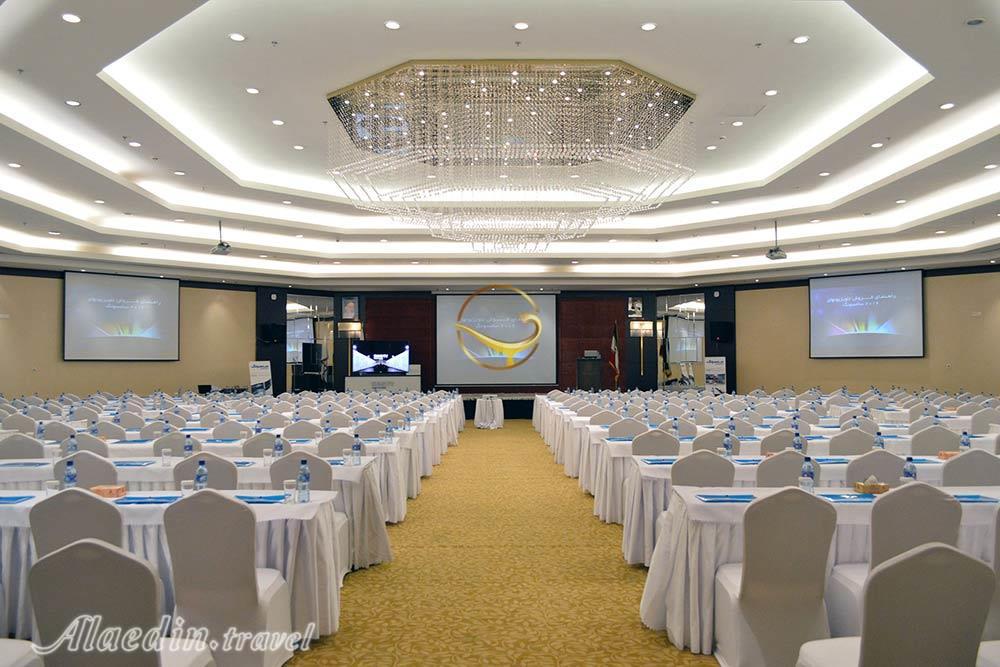 سالن های هتل پارسیان آزادی تهران | علاءالدین تراول