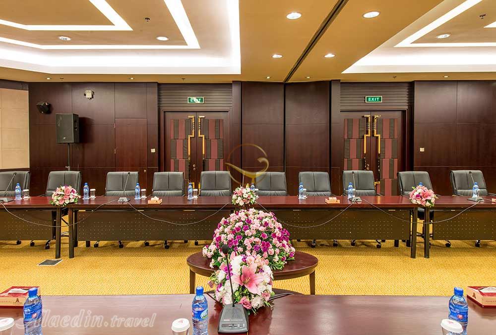 سالن برلیان هتل پارسیان آزادی تهران | علاءالدین تراول