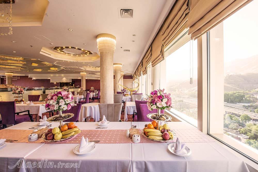 سالن پارسه هتل پارسیان آزادی تهران | علاءالدین تراول