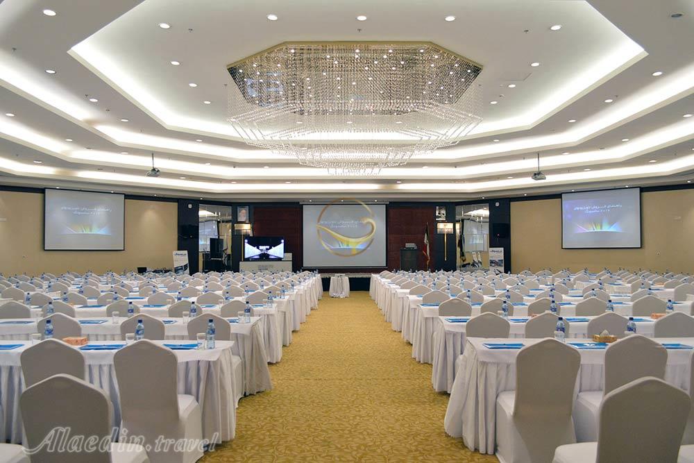 سالن زرین هتل پارسیان آزادی | علاءالدین تراول