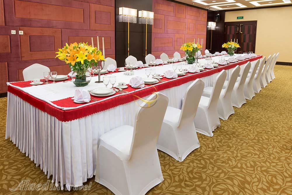 سالن زمرد هتل پارسیان آزادی تهران | علاءالدین تراول