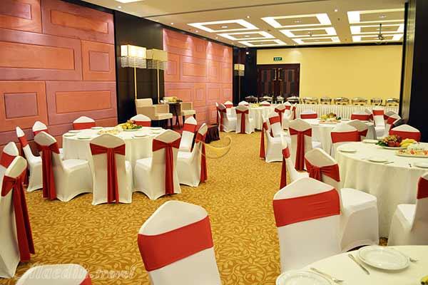 سالن زمرد هتل پارسیان آزادی تهران