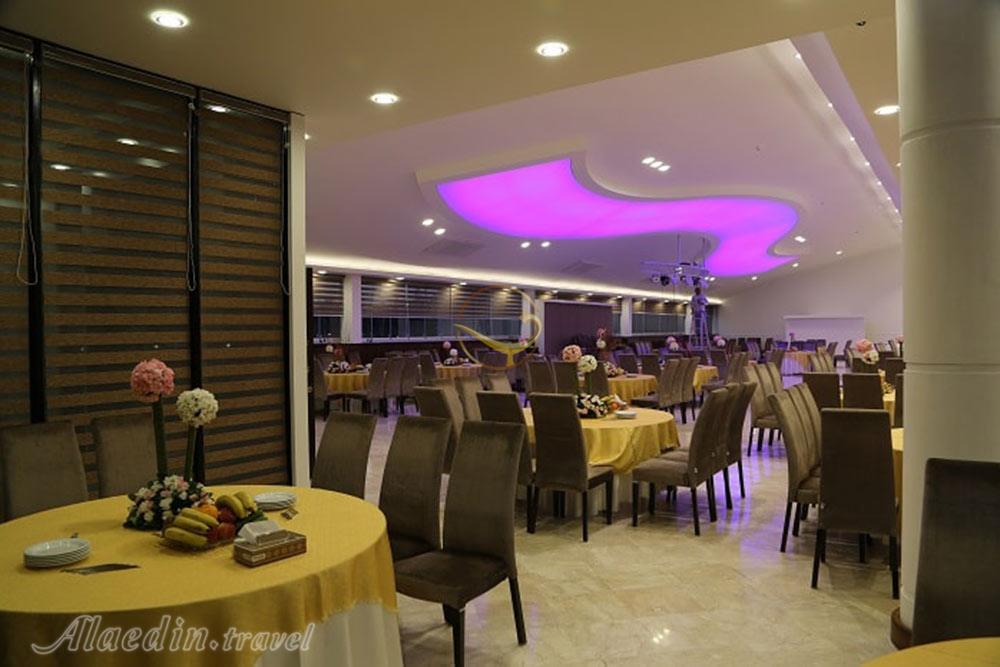 سالن بام مهتاب هتل ارم تهران | علاءالدین تراول