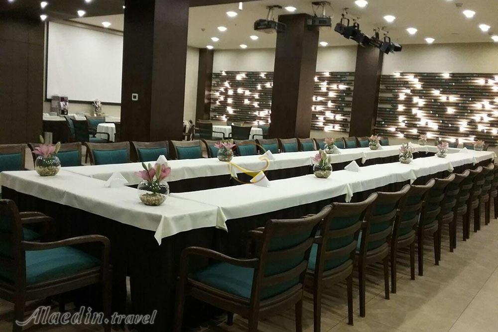 سالن همایش هتل اسکان الوند تهران | علاءالدین تراول