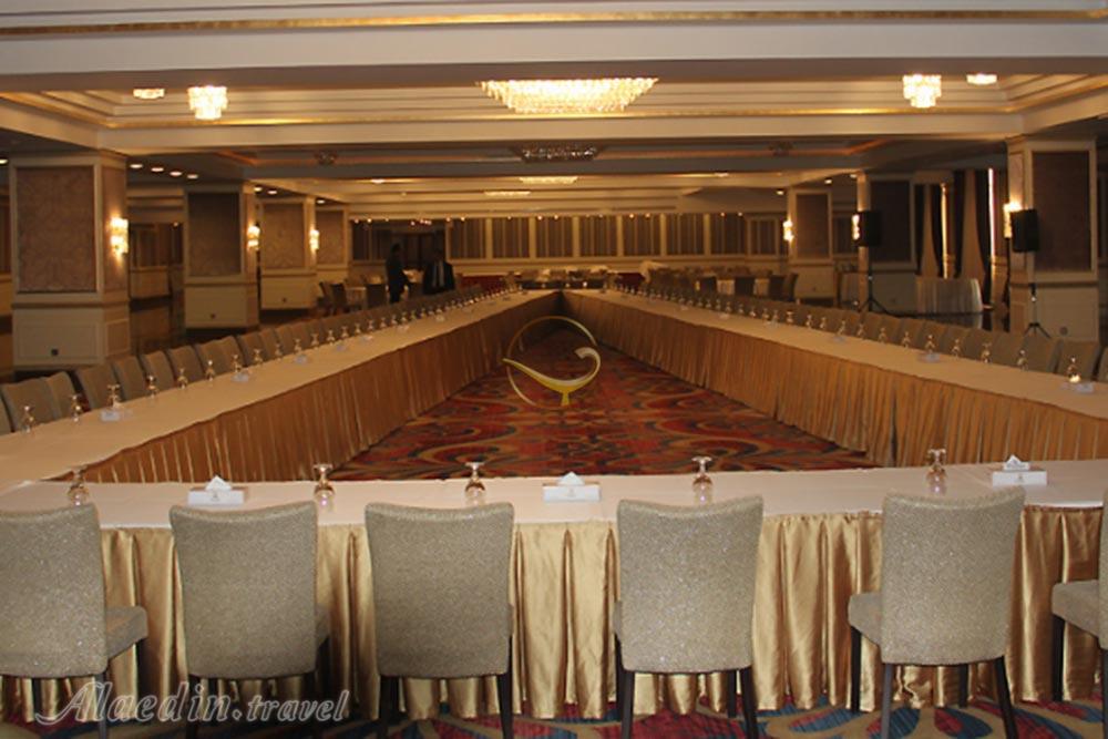 سالن امیران یک هتل اسپیناس پالاس تهران | علاءالدین تراول