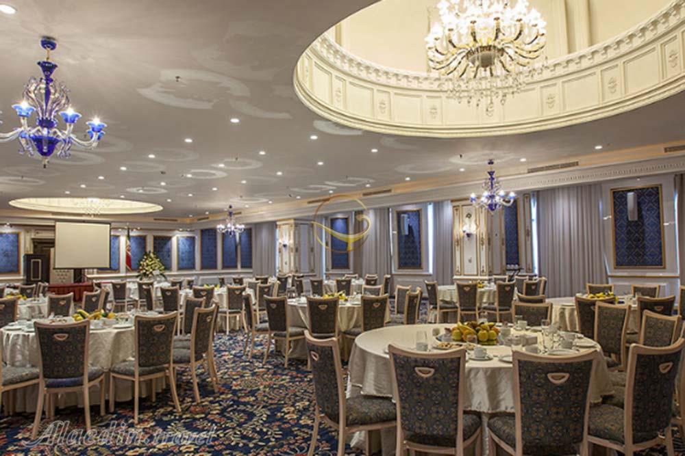 سالن ایوان هتل اسپیناس پالاس تهران | علاءالدین تراول