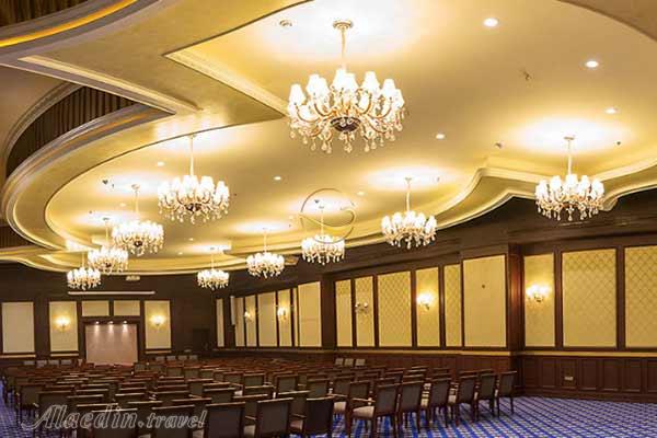 سالن پالاس هال هتل اسپیناس پالاس تهران