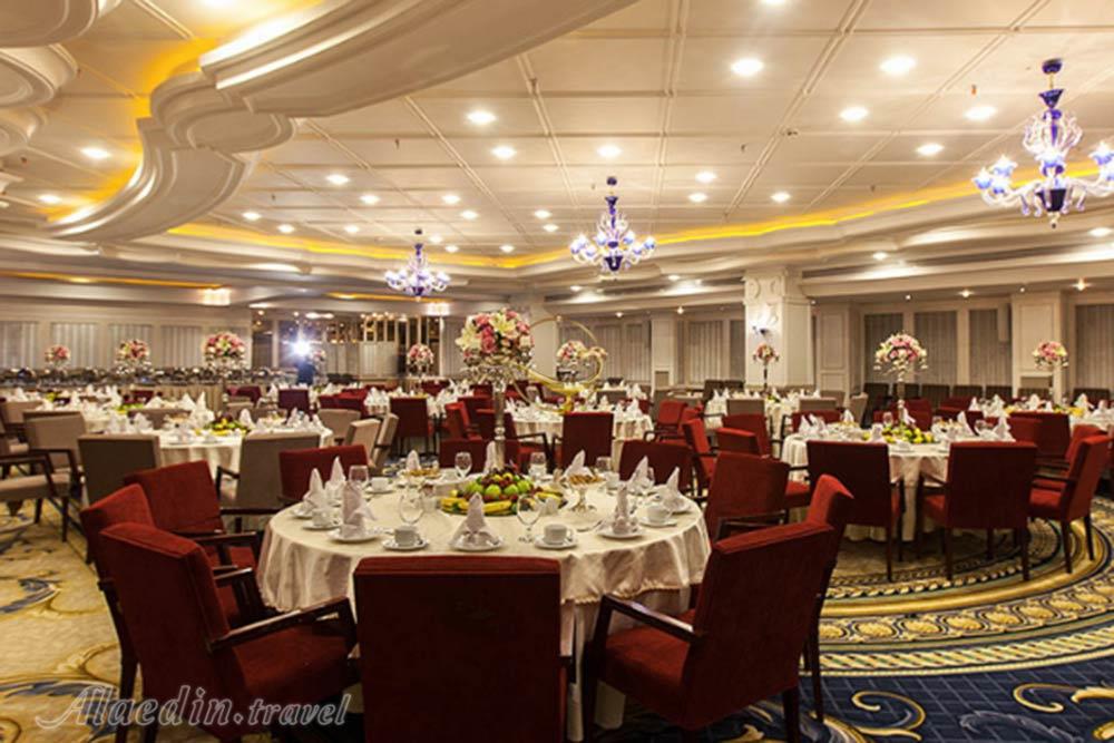 سالن پارسه یک هتل اسپیناس پالاس تهران | علاءالدین تراول