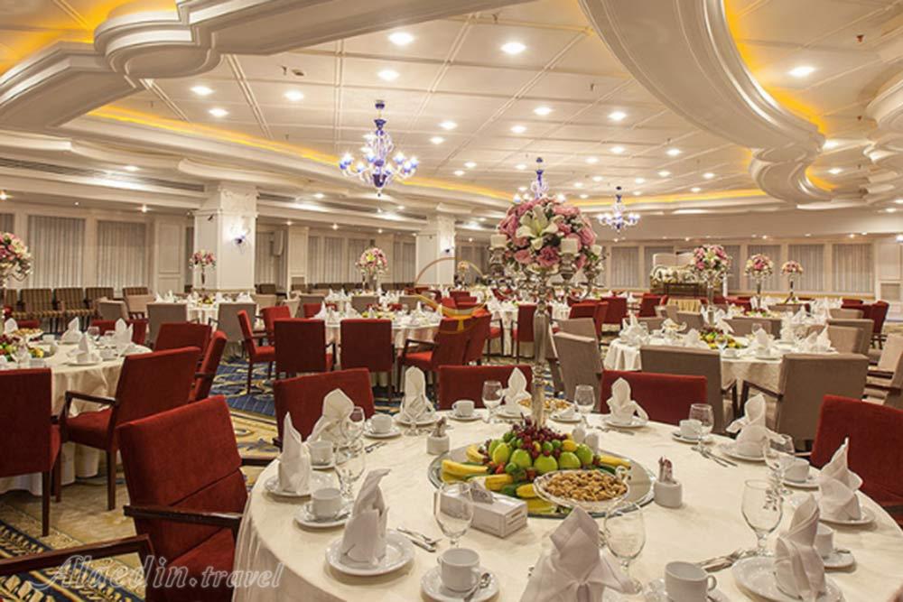 سالن پارسه یک هتل اسپیناس پالاس تهران | علاءالدین تراول