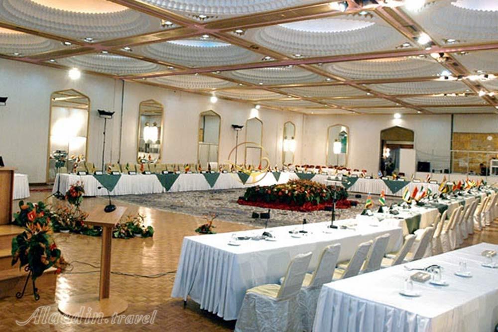 سالن دریای نور هتل استقلال تهران | علاءالدین تراول