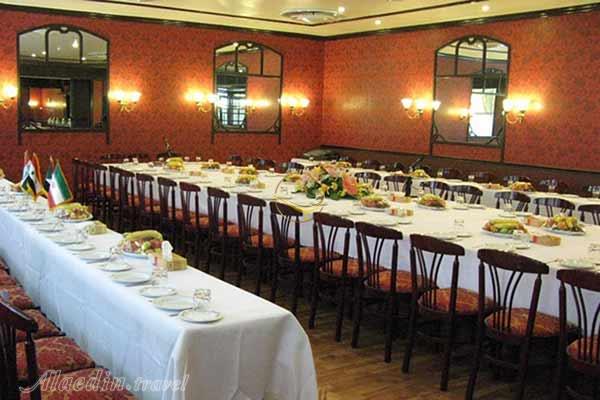 سالن نوفل لوشاتو هتل پارسیان استقلال تهران