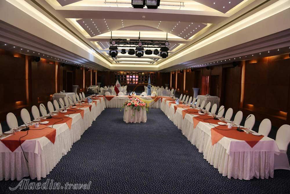 سالن صدف هتل هما تهران | علاءالدین تراول