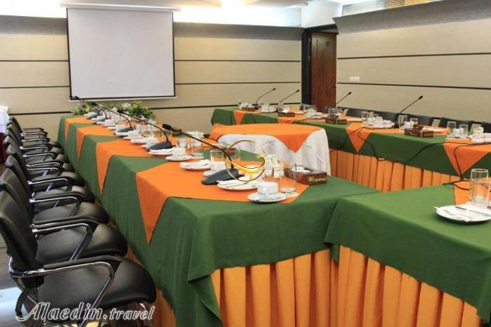 سالن های هتل هویزه تهران | علاءالدین تراول