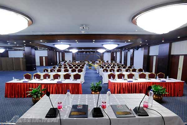 سالن گلزار هتل لاله تهران