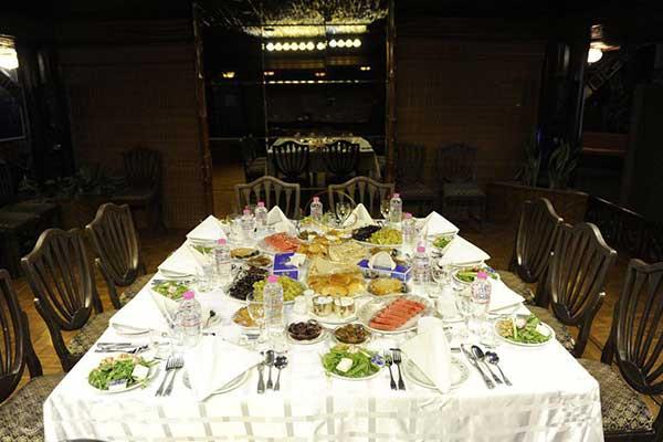 سالن تیاره هتل لاله تهران