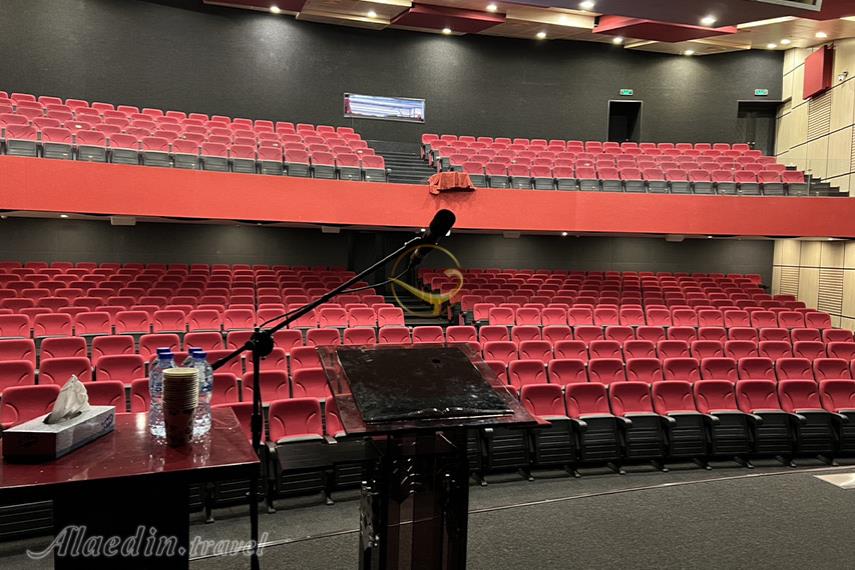 سالن آمفی تئاتر ساختمان شماره دو محک | علاالدین تراول