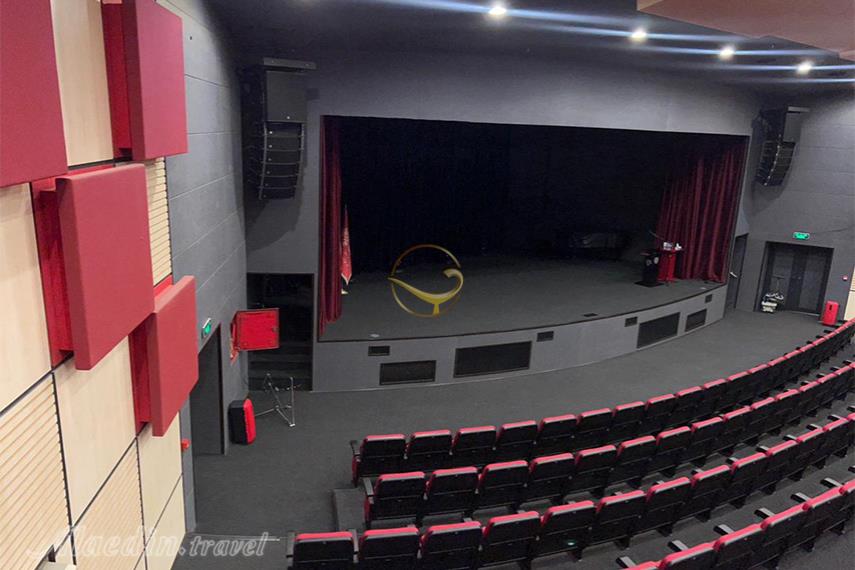 سالن آمفی تئاتر ساختمان شماره دو محک | علاالدین تراول