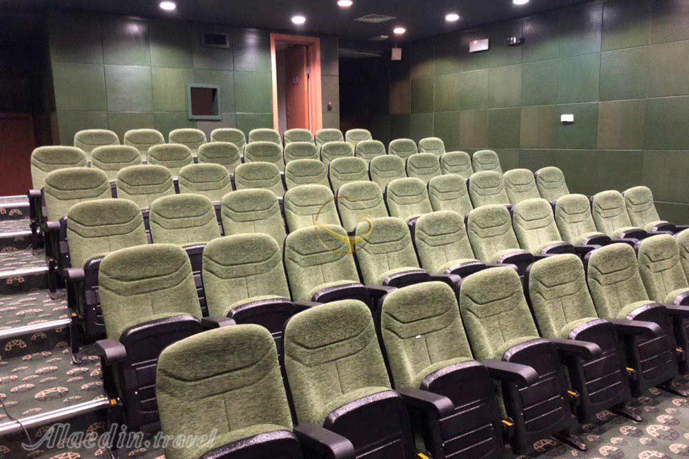 سالن سینمایی 60 نفره برج میلاد تهران | علاءالدین تراول