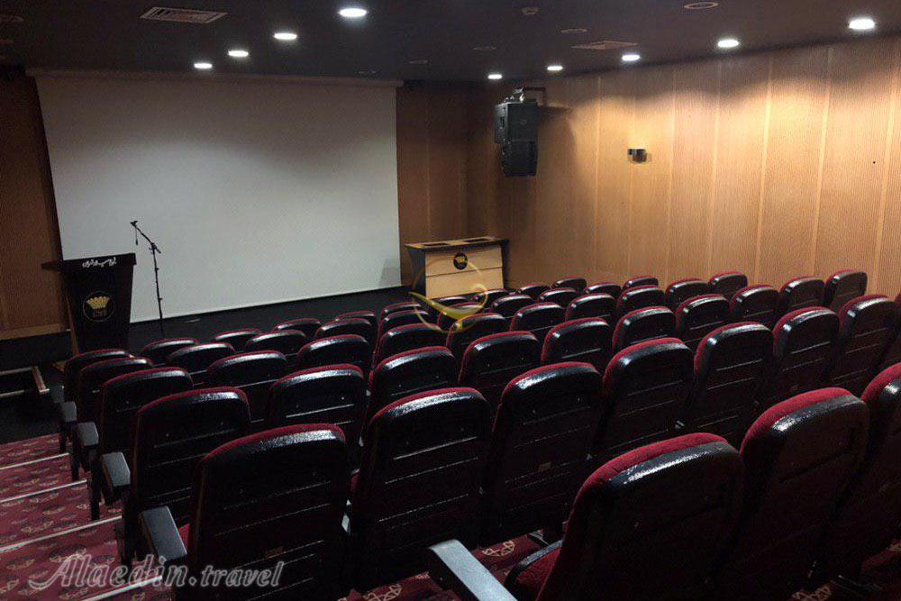 سالن سینمایی صد نفره برج میلاد | علاءالدین تراول