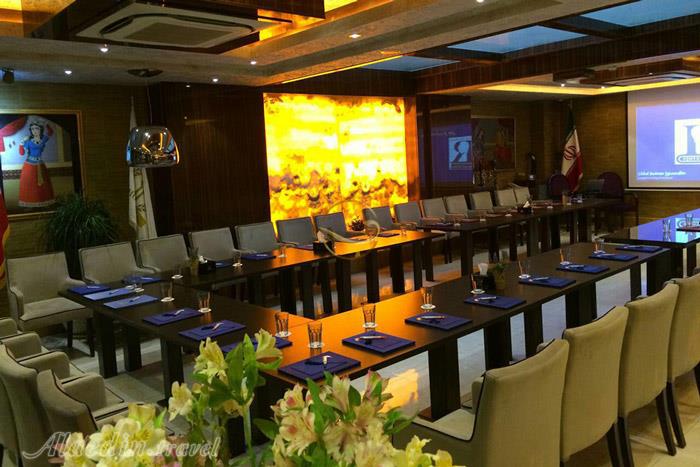 سالن بزرگ هتل نیلو تهران | علاءالدین تراول