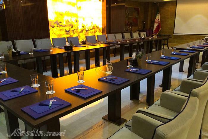 سالن بزرگ هتل نیلو تهران | علاءالدین تراول