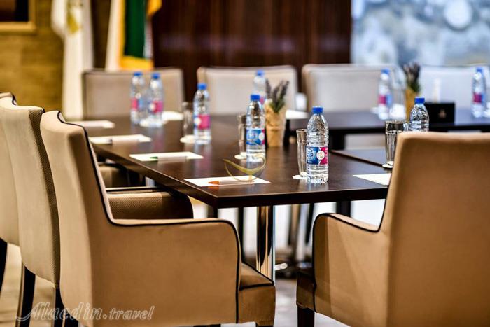 سالن بزرگ هتل نیلو تهران | علاءالدین تراول