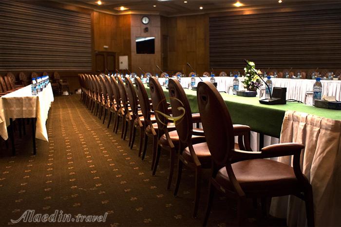 سالن هگمتانه هتل المپیک تهران | علاءالدین تراول