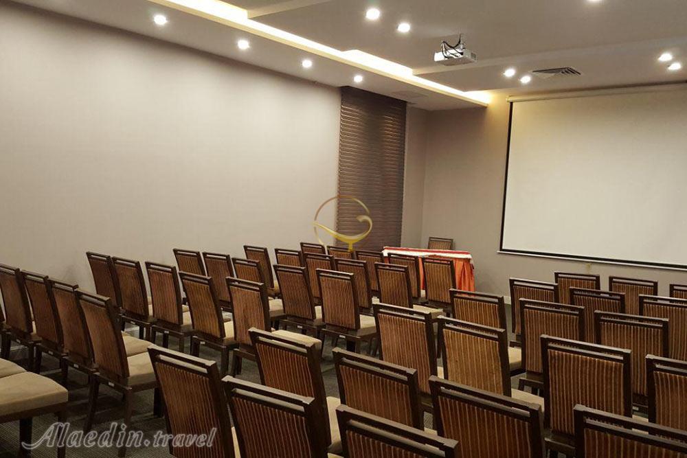 سالن پارسه هتل المپیک تهران | علاءالدین تراول