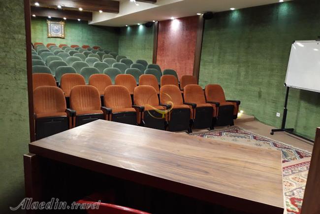 سالن کنفرانس موسسه فرهنگی مطالعاتی شمس الشموس