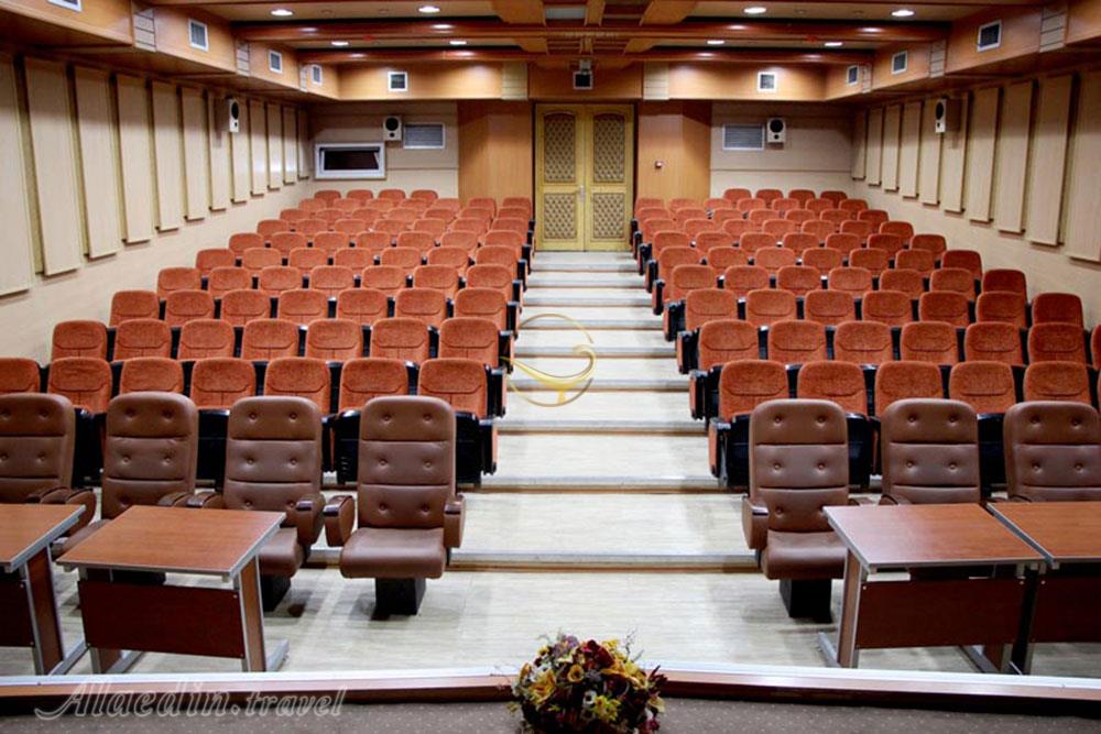 سالن آمفی تئاتر جهاد دانشگاهی صنعتی شریف | علاءالدین تراول