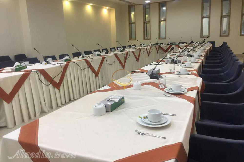 سالن کنفرانس هتل ارگ جدید یزد | علاءالدین تراول