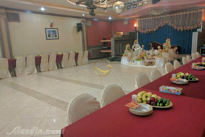 تالار اسپین رز هتل پارسیان آزادی یزد | علاءالدین تراول