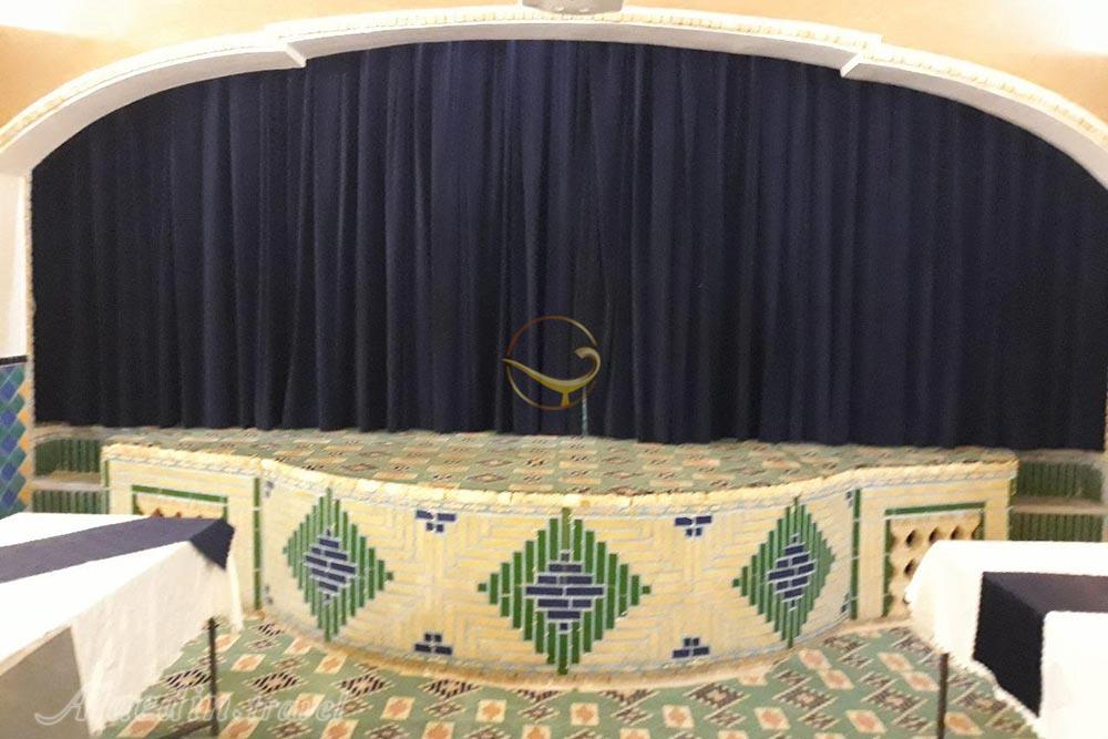 سالن آمفی تئاتر هتل باغ مشیرالممالک یزد | علاءالدین تراول