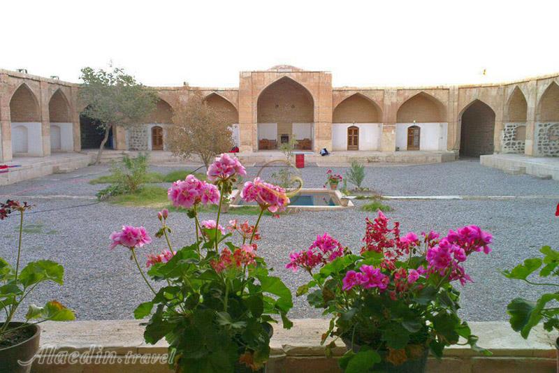 قصر بهرام گور در گرمسار استان سمنان | علاءالدین تراول