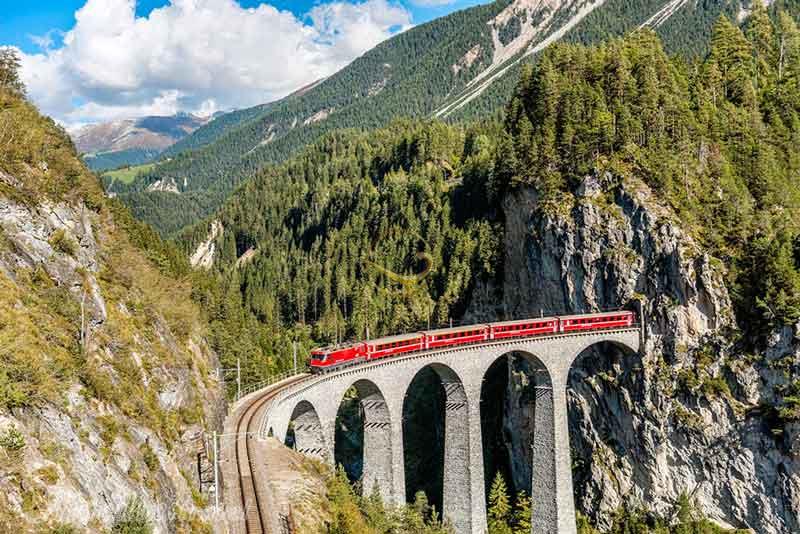 منظره‌ای زیبا در کوهستان های سوئیس | علاءالدین تراول