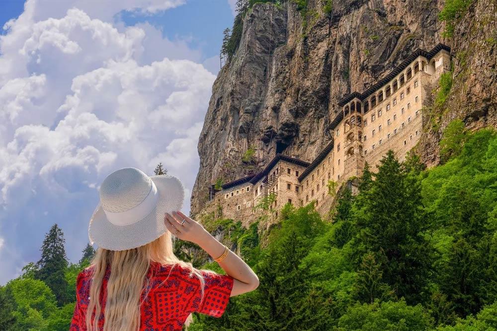 صومعه سوملا ترکیه در دل کوه