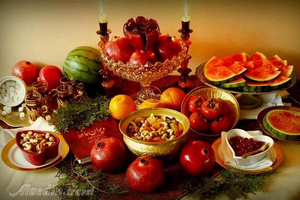 از حافظ خوانی تا آجیل خوری در شب یلدا ۱۴۰۲