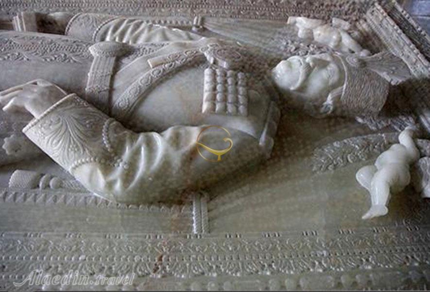 داستان پرماجرای سنگ قبر ناصرالدین شاه قاجار