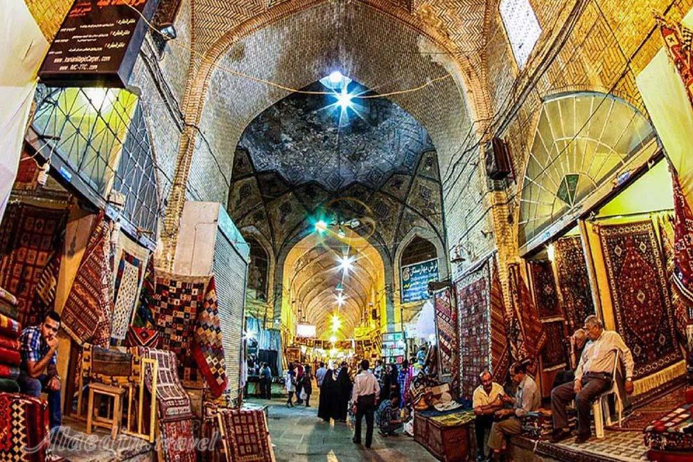 بازار وکیل قلب تپنده شیراز: گشتی در دنیای رنگ‌ها و عطرها