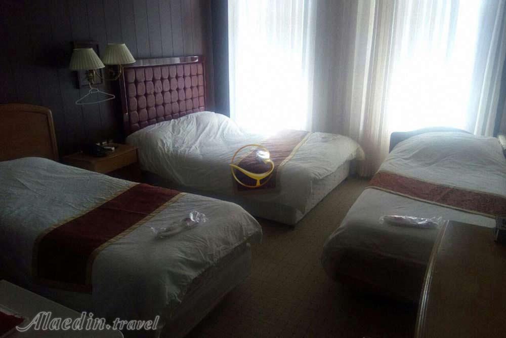 اتاق سه تخته هتل سه ستاره شادی هورامان | علاءالدین تراول