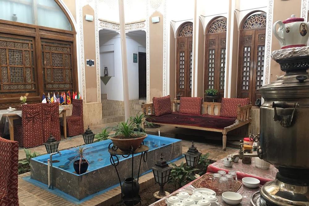 هتل لب خندق یزد | علاءالدین تراول