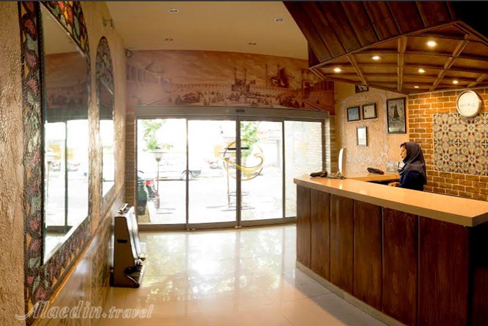 پذیرش هتل 3 ستاره توریست اصفهان | علاءالدین تراول